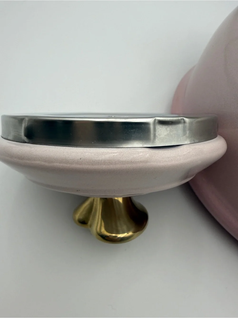 Le Creuset Classic Stovetop Kettle 1.7Qt - Shell Pink w/ Gold Trim & Heart Knob